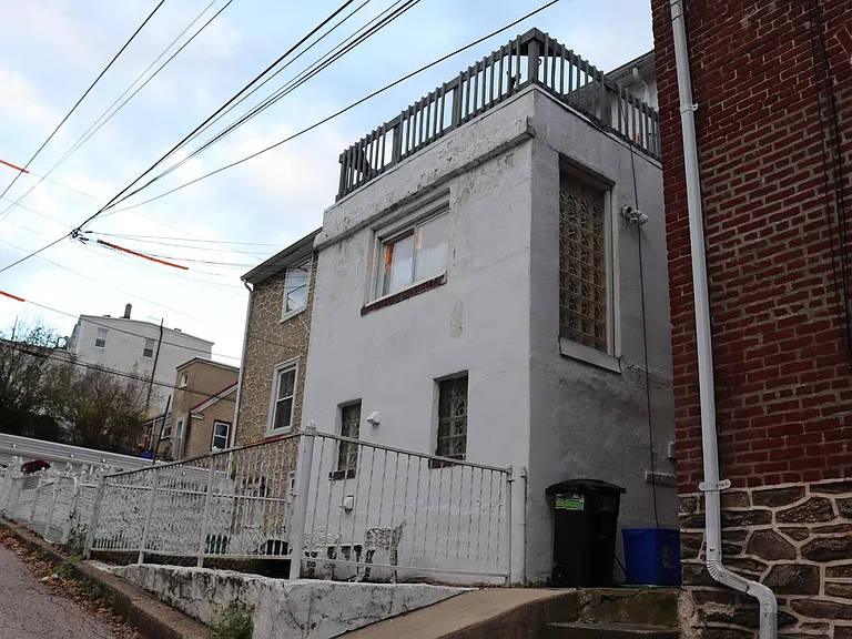 140 Shurs Ln — Photo 6