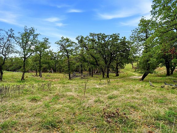 3rd image of 1633 Three Skillet Rd