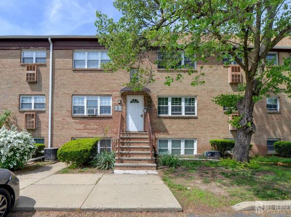382 College Dr