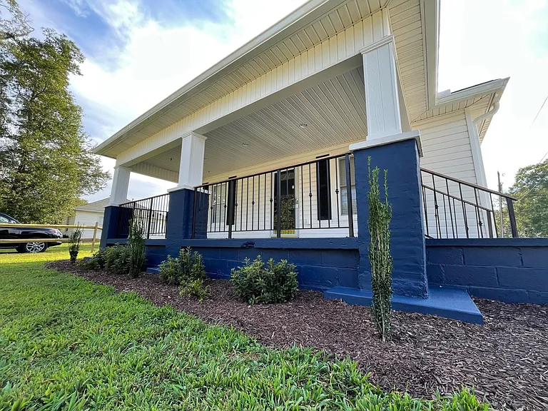 313 N Maple St — Photo 11