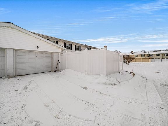 3rd image of 5 Meadowlawn Dr Unit 12