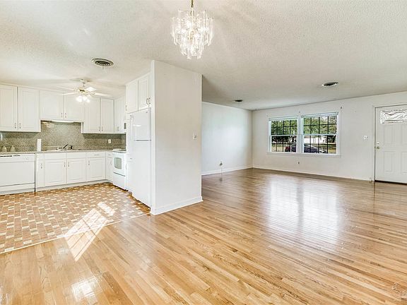 4th image of 5801 Chicago Ave