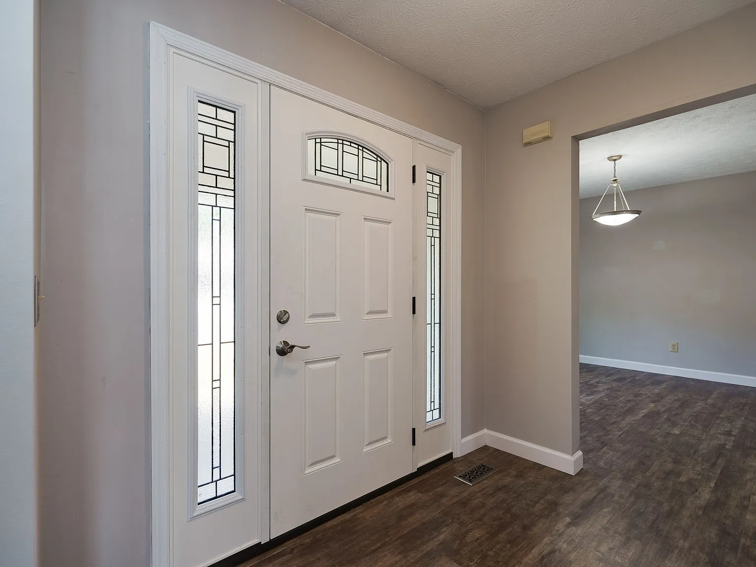 4 bed, 2.5 bath, 1856 sqft, $2,650 — Photo 4