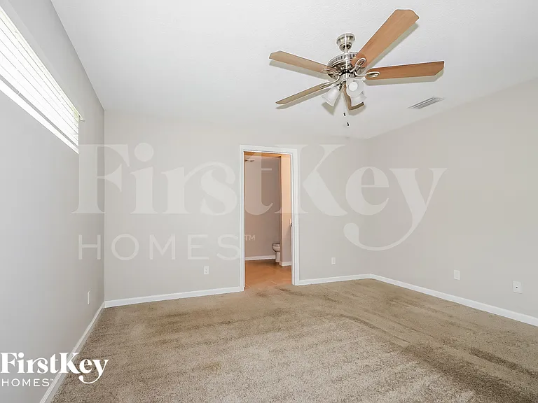 623 SW Homeland Rd — Photo 8