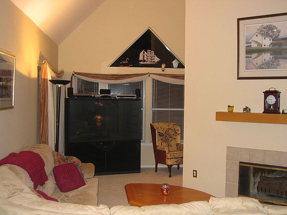 Living Room large enough for that Big Screen Tv