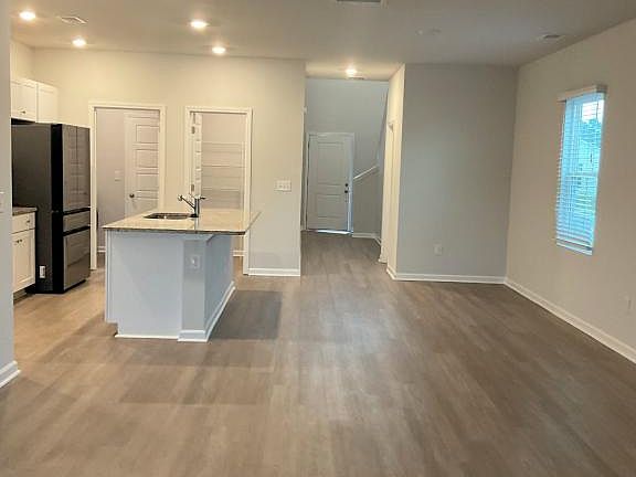 4th image of 8147 Edge St