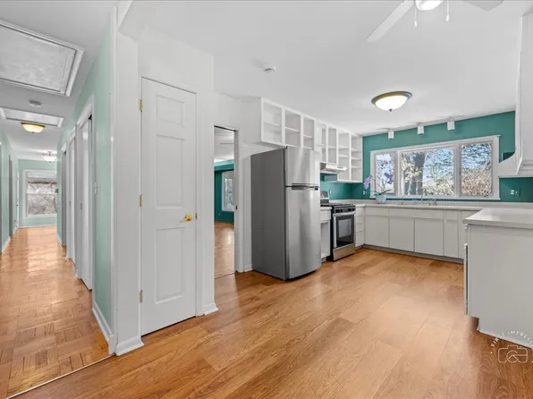 337 Republic Rd, Batavia, IL 60510