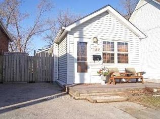 122 Harding Blvd, Toronto, ON M1N 3E2