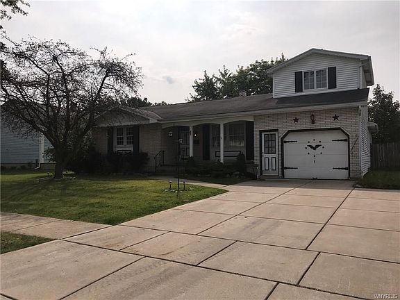 2nd image of 11 Gaby Ln
