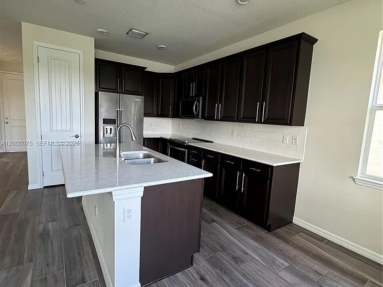 4729 Greenway Dr — Photo 7