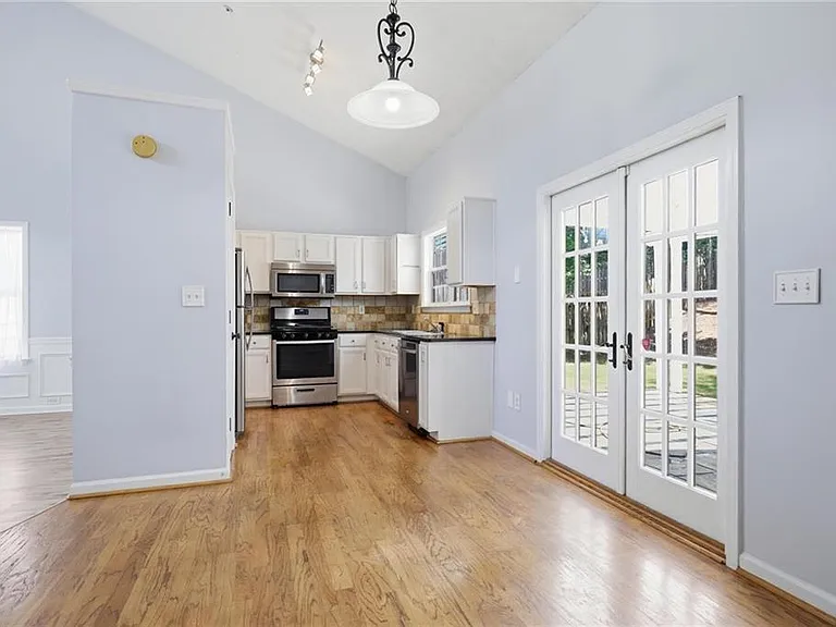 1409 Chardin Dr — Photo 10