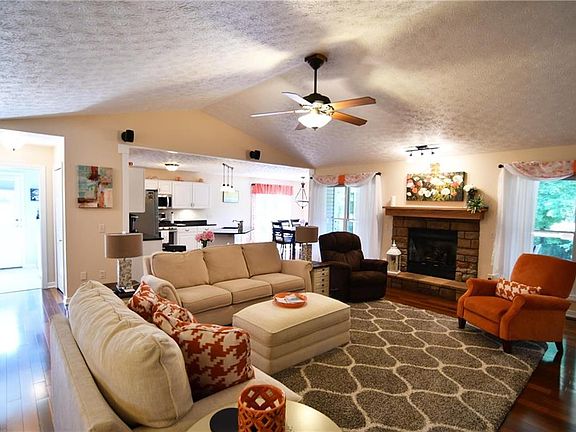 5th image of 84 Deer Valley Dr