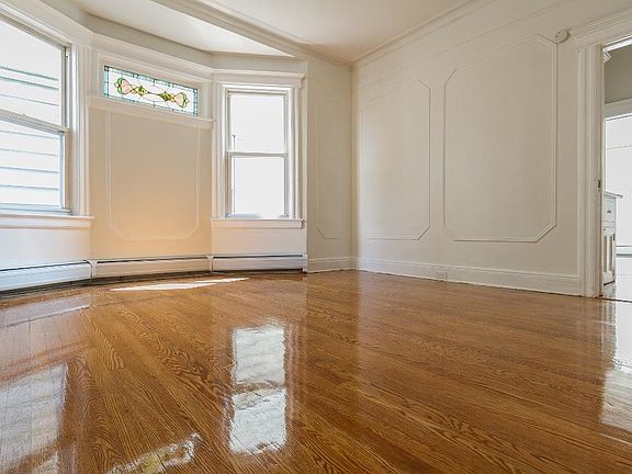 5th image of 73 Warner Ave