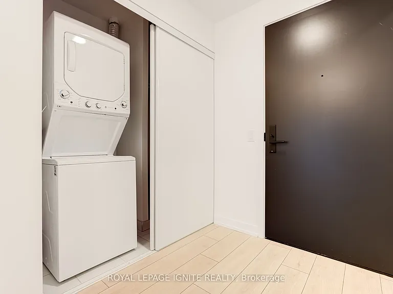 500 Dupont St #510 — Photo 16
