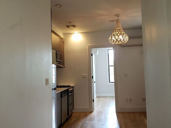 5th image of 336 Chauncey St APT 2D
