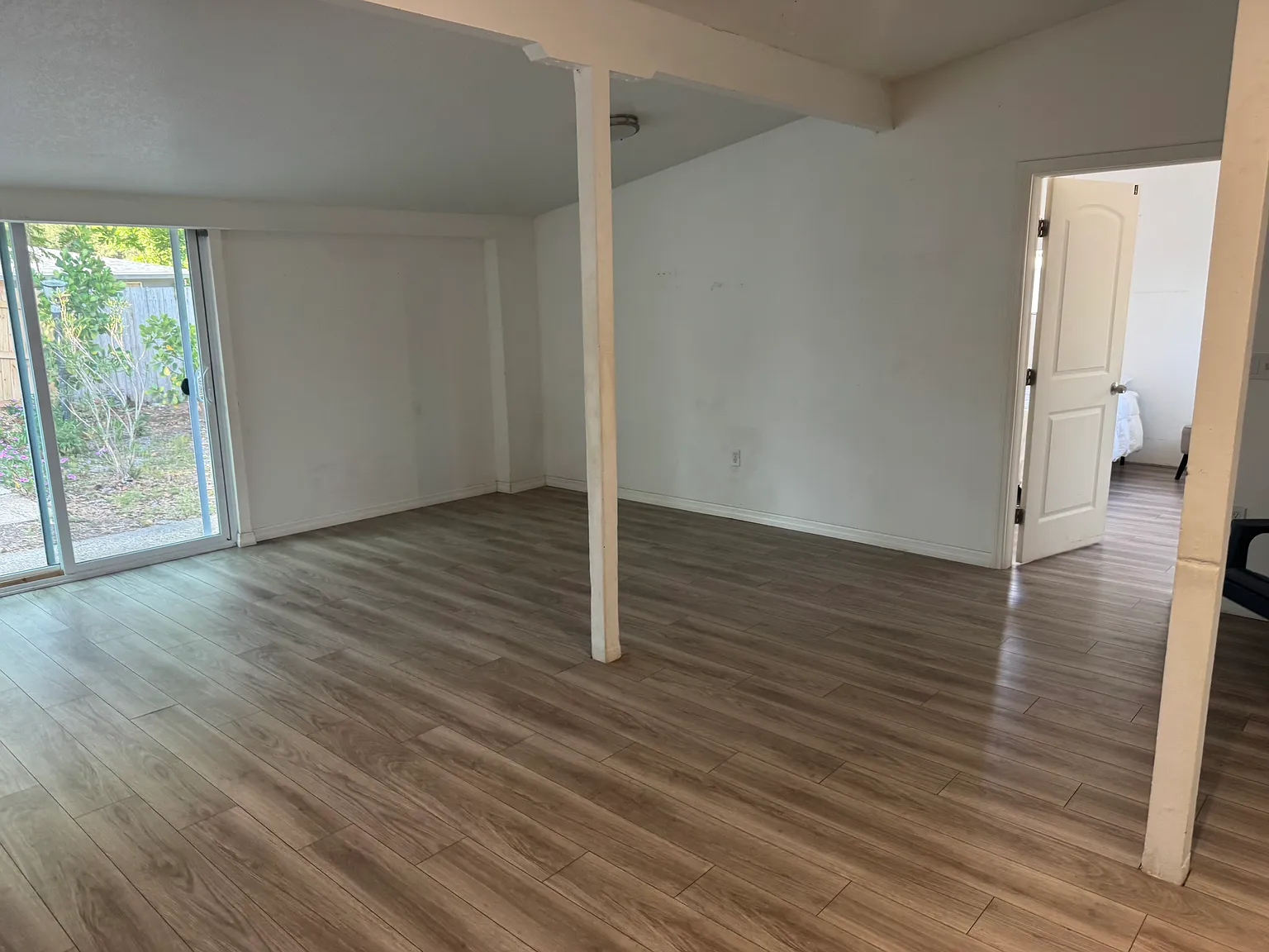 2 bed, 1100 sqft, $1,070 — Photo 2