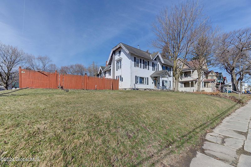 4th image of 301 N Perry Street