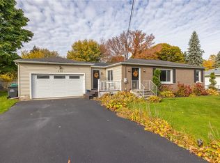 135 Beechwood Dr, Rochester, NY 14606