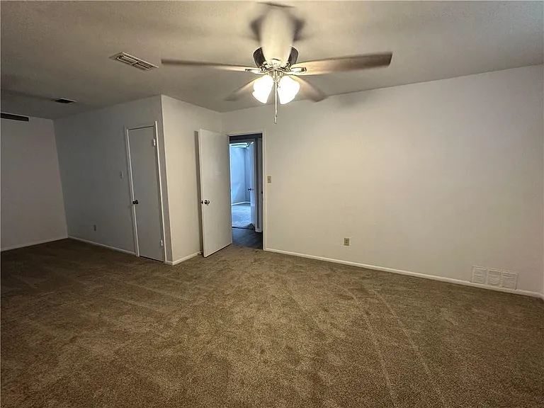 2112 Memorial Pkwy — Photo 10