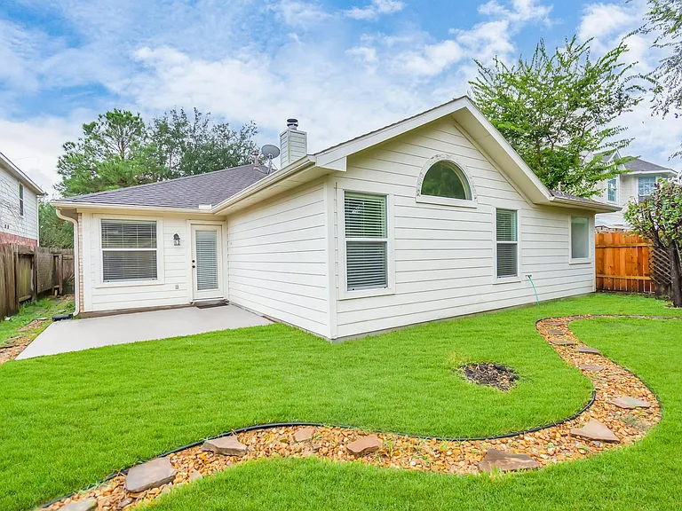 16510 Bluff Springs Dr — Photo 43