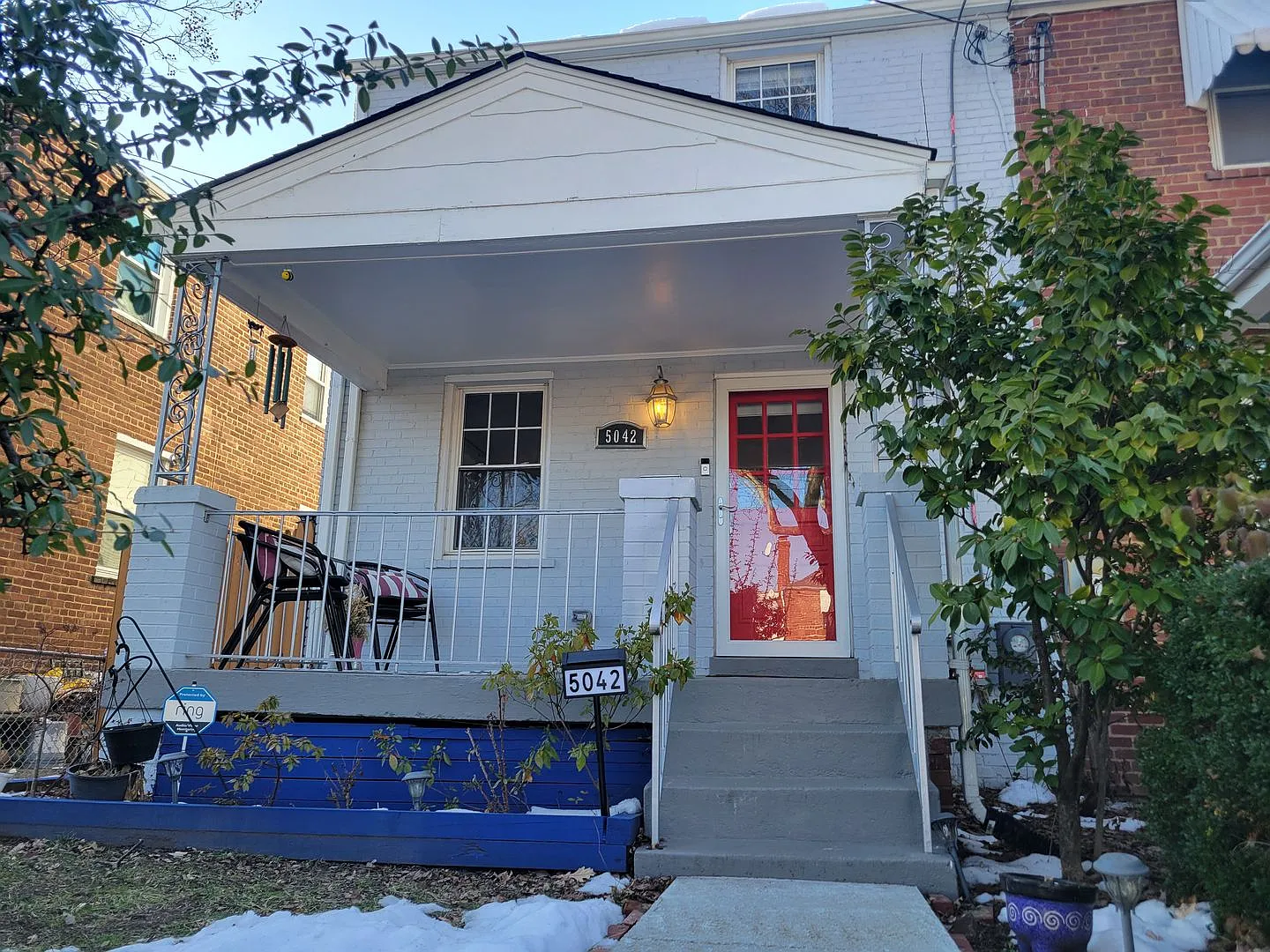 5042 6th Pl NE photo 1