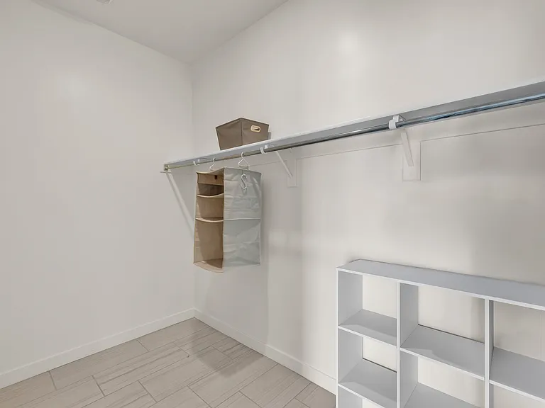 2272 W Harmont Dr — Photo 24