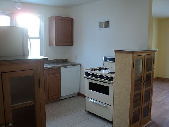 3rd image of 1405 Lake St NE