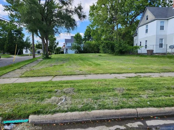 12 Edison St, Pontiac, MI 48342