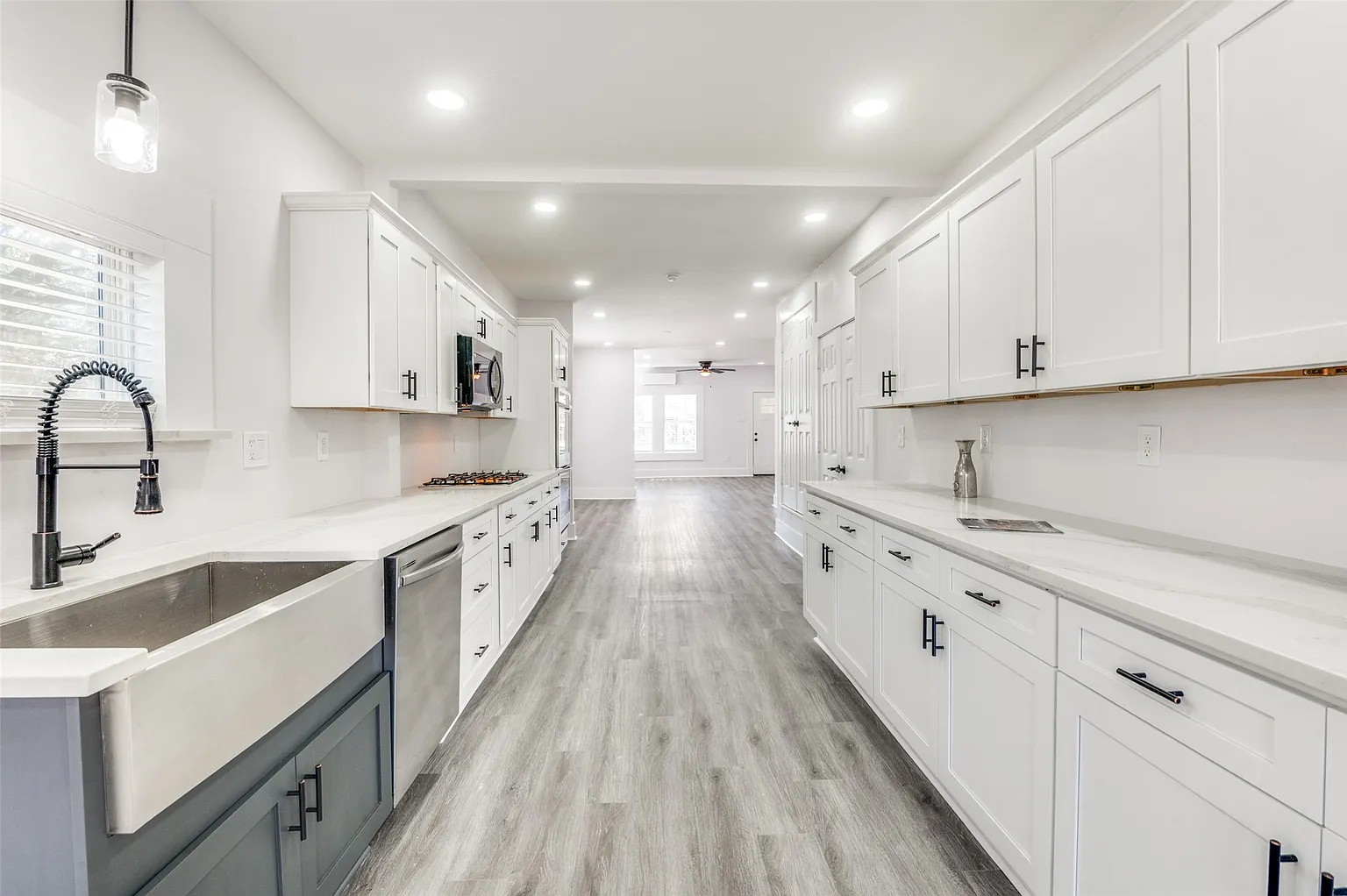 2502 W Lovers Ln photo 1