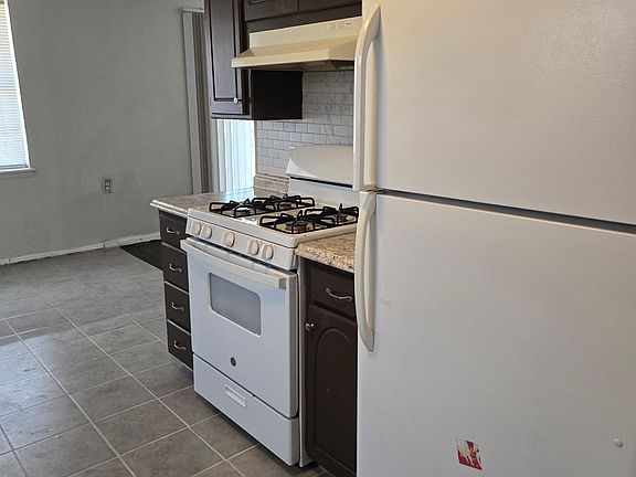 2nd image of 4608 Meadowpark Dr