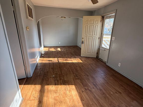 4th image of 1624 E Division St
