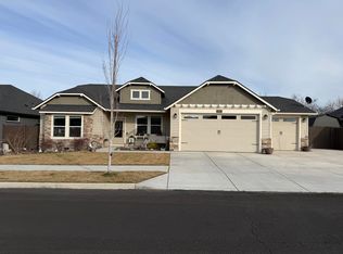 2900 NW 23rd St, Redmond, OR 97756