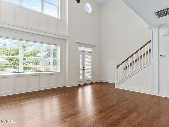 3rd image of 915 Wharton Avenue