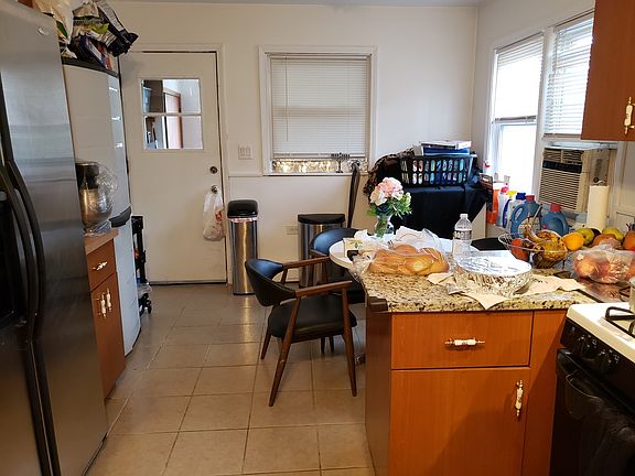 5th image of 3018 W Touhy Ave