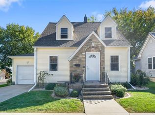 411 S Linden St, Monticello, IA 52310