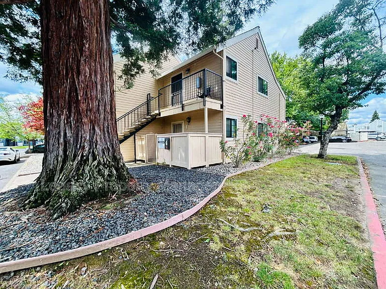 7445 Auburn Oaks Ct #K — Photo 4