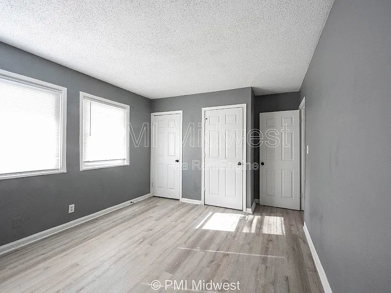 6054 E 16th St — Photo 14
