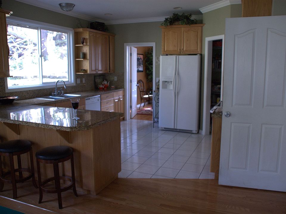 2nd image of 5524 162nd St SW