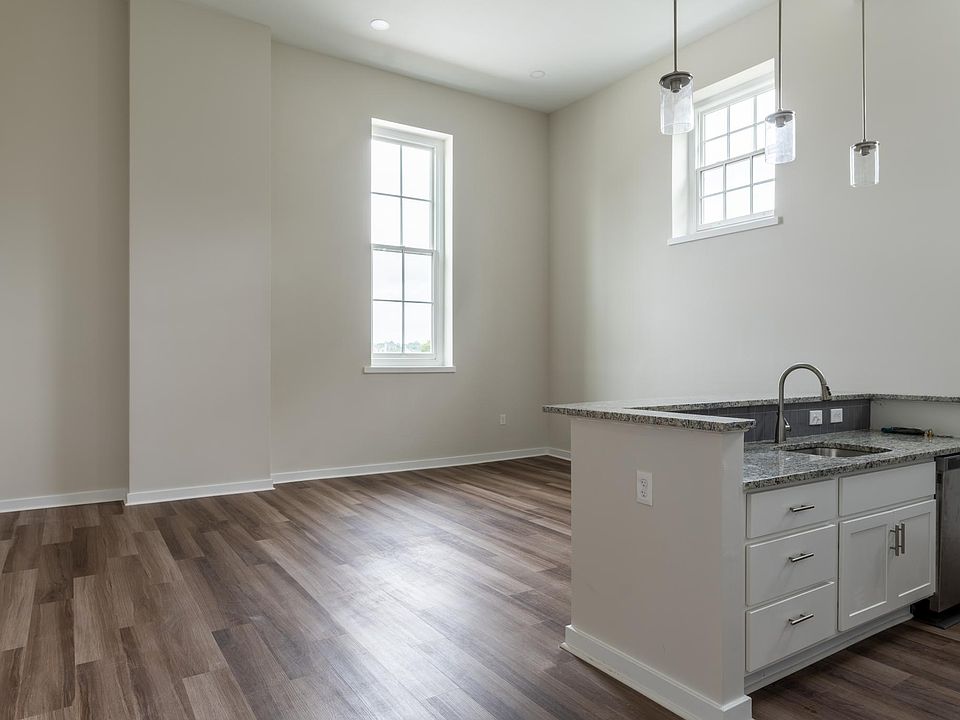 2nd image of 5423 Germantown Ave #301