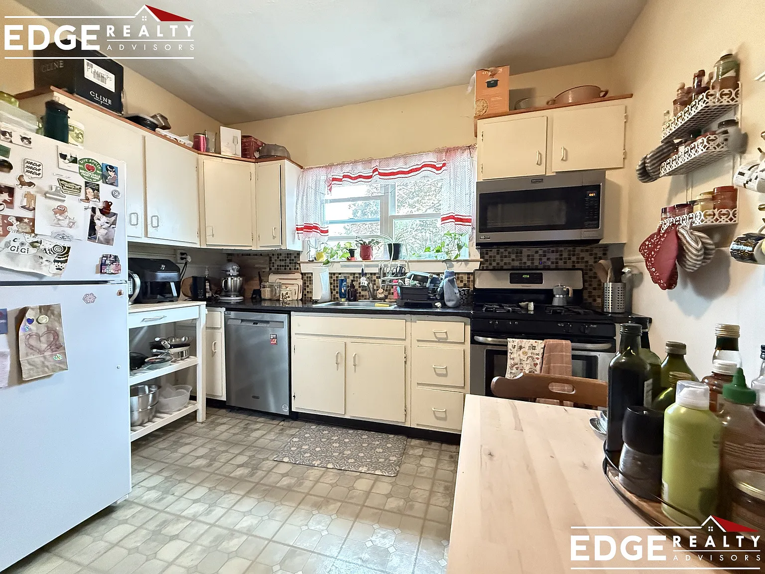 4 bed, 1300 sqft, $3,600 — Photo 1