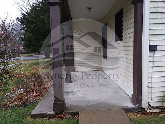 4th image of 560 Townview Cir W