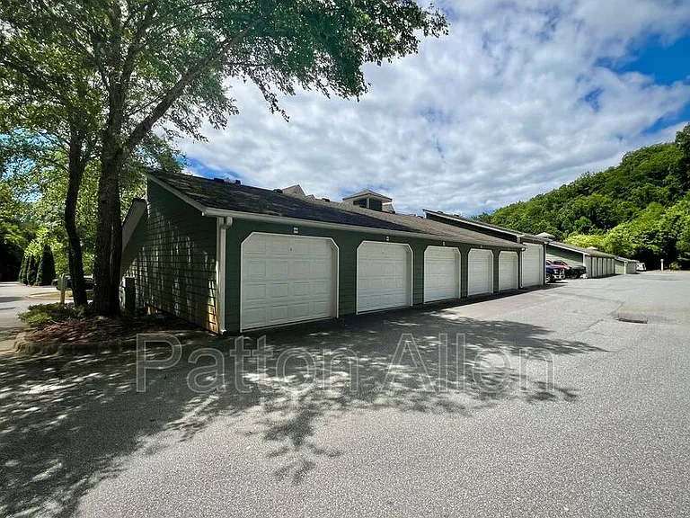 2000 Olde Eastwood Village Blvd #106 — Photo 40