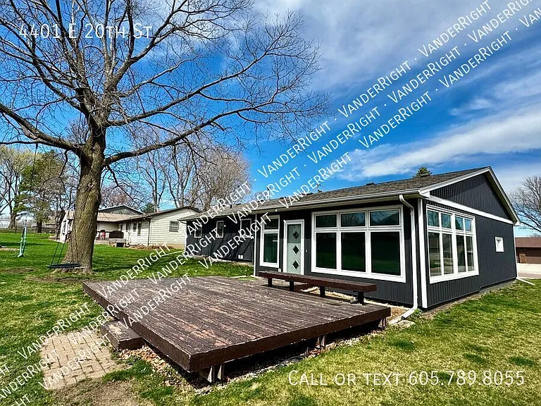 4401 E 20th St — Photo 32