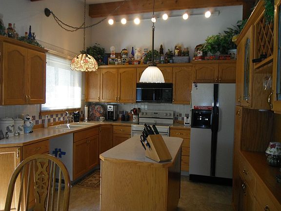 3rd image of 1615 NW Turner Dr