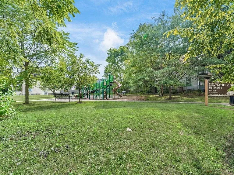 2339 Summit St — Photo 33