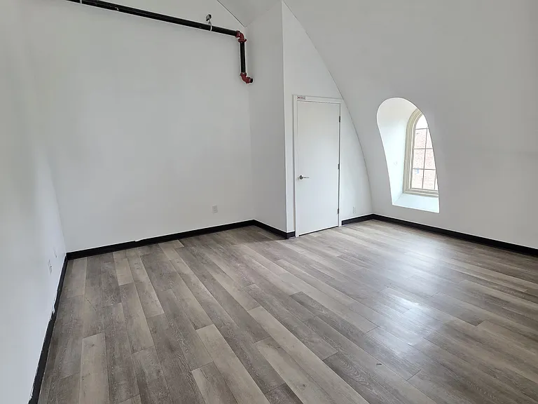 401 Olo Street - Former Church Parish Converted In Luxury Apartments! — Photo 49