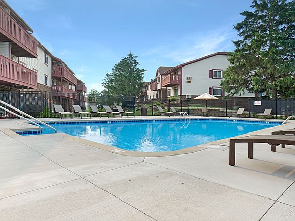 Ridge View Apartments Community Pool