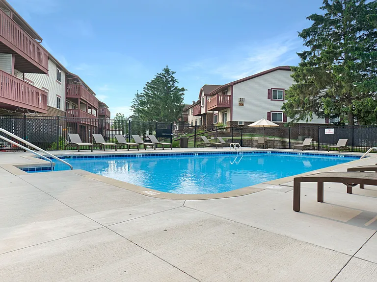 Ridge View Sparkling Outdoor Swimming Pool