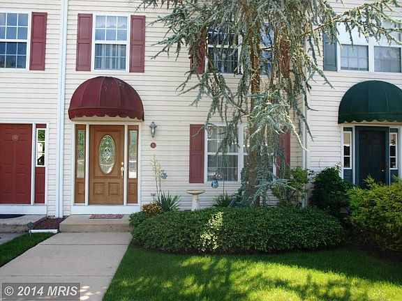 Beautifully Maintained Entrance