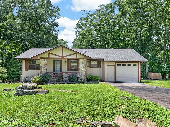 2nd image of 36 Druid Cir